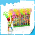 لعبة طاحونة هوائية مع علكة 