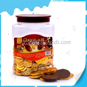 عملات الشوكولاتة في جرة
