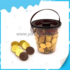 عملات الشوكولاتة في جرة