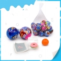 كرة لعبة مع حلوى صافرة 